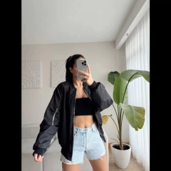 Kadın Siyah Bomber Mont – Oversize Rahat Kalıp, Fermuarlı Cepli, Günlük Kombinlere Uygun Hafif Kapitone Mont- Siyah