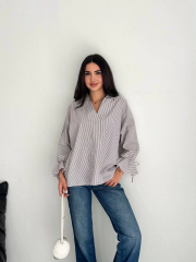 Kadın Arkası Asimetrik Yırtmaç Kesim Detaylı Cizgili Bluz Gömlek - Gri