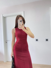 Bürümcük Kumaşlı İçi Astarlı Üzgülü Kolsuz Büzgülü Uzun Elbise - Kırmızı