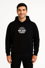 Erkek Kapşonlu Sweatshirt – Oversize Üç İplik Şardonlu Hoodie, “West Coast Classics” Ön & Arka Baskılı, Kanguru Cepli Kışlık Günlük Stil - Siyah