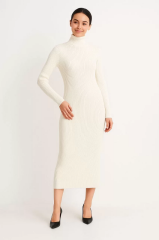 Kadın Boğazlı Triko Elbise – Uzun Fitilli Esnek Dokuma, Tam Kalıp, Kışlık & Baharlık Şık Rahat Stil, 130 cm Midi Boy Elbise - Beyaz