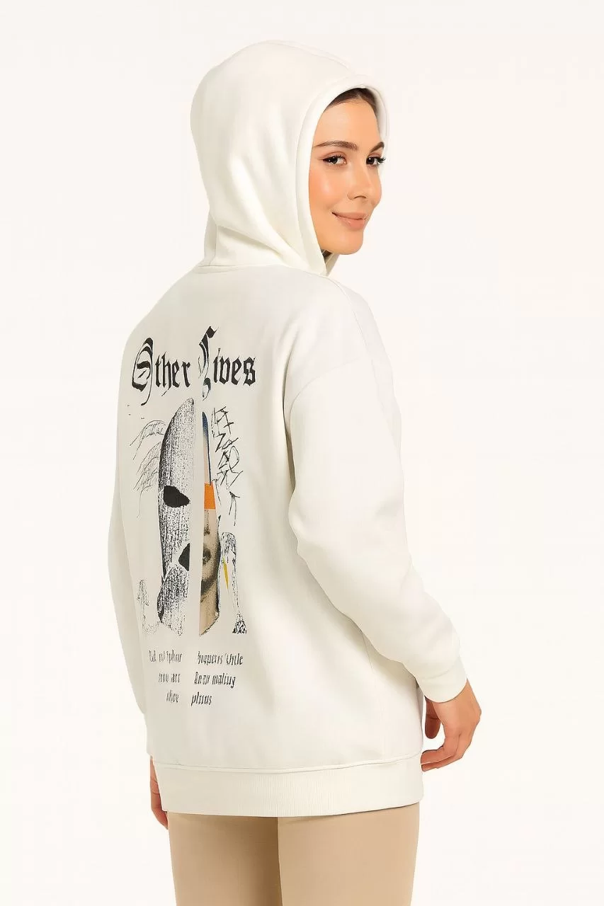 Kadın Kapşonlu Sweatshirt – Oversize Üç İplik Şardonlu Hoodie, “Other Lives” Ön & Arka Baskılı, Kanguru Cepli, Kışlık Rahat Günlük Stil - Beyaz