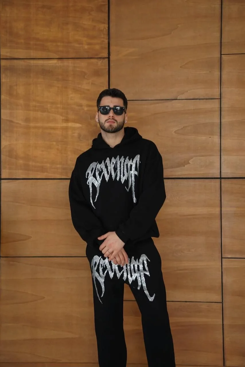 Erkek Premium Taş Baskılı Eşofman Takım Revenge Model (Siyah) Kapüşonlu Üst + Taşlı Baskılı Alt Modern Streetwear Tarzı Oversize Rahat Kalıp 3 iplik Pamuklu - Siyah