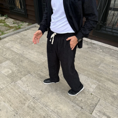 Erkek Kadife Oversize Takım – Gömlek ve Pantolon İkili Set Füme Corduroy Şıklığı, Rahat ve Zarif Duruş Yumuşak Dokulu Kadife Kumaş, Düğmeli Gömlek Üst ve Lastikli Pantolon Alt Parça ile Gün Boyu Konfor- Siyah